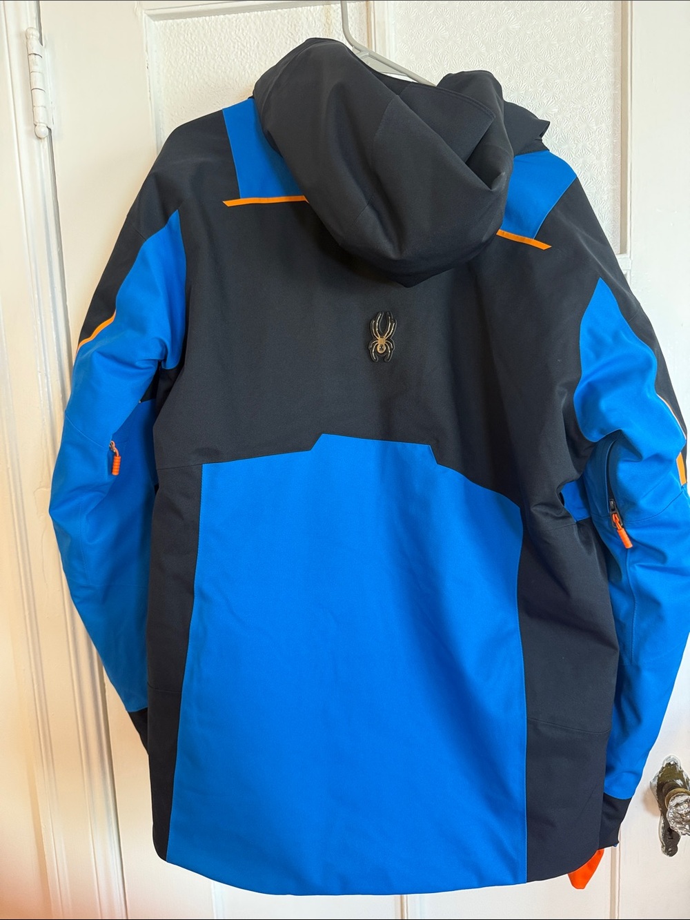 NEVER WORN Spyder Men’s Black and Blue Ski Jacket with Orange Accents - Picture 5 of 5
